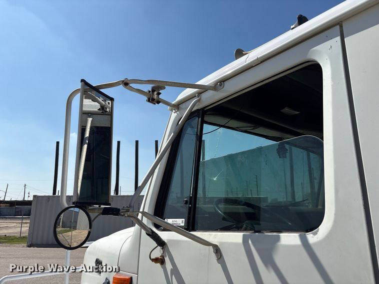 image for item EU7413 2002 International 4700 utility / service truck