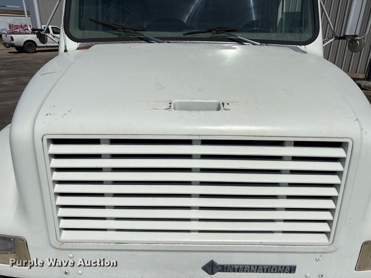 image for item EU7413 2002 International 4700 utility / service truck