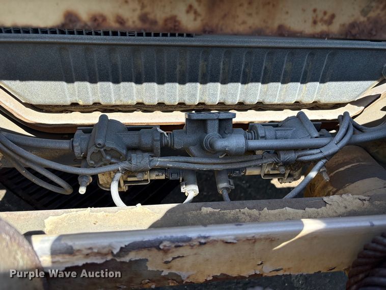 image for item EU7413 2002 International 4700 utility / service truck