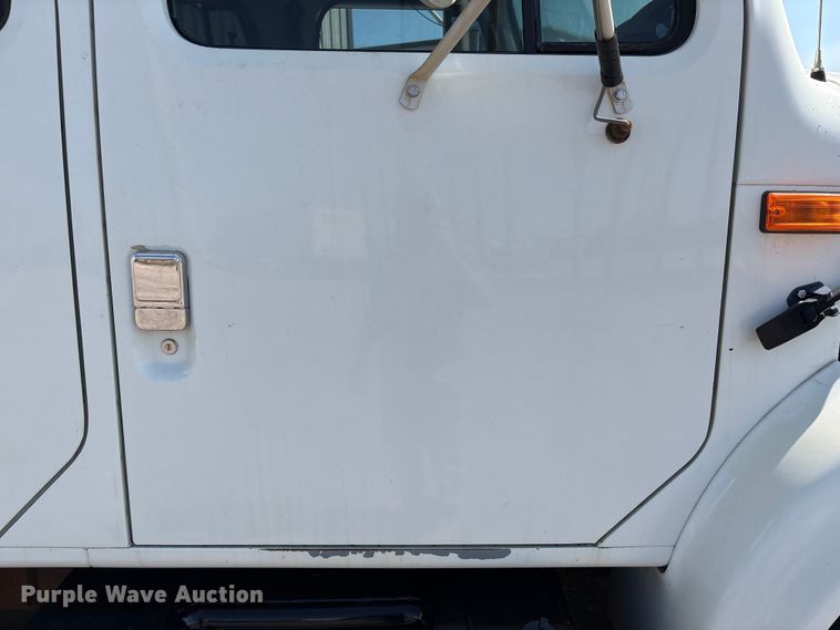 image for item EU7413 2002 International 4700 utility / service truck