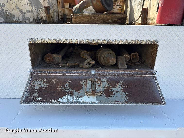 image for item EU7413 2002 International 4700 utility / service truck