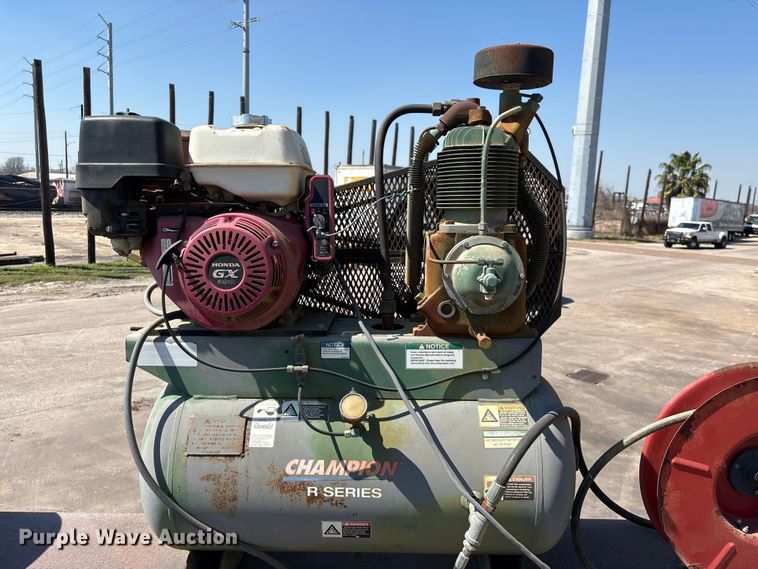 image for item EU7413 2002 International 4700 utility / service truck