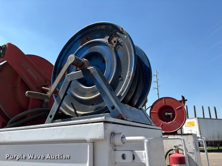 image for item EU7413 2002 International 4700 utility / service truck