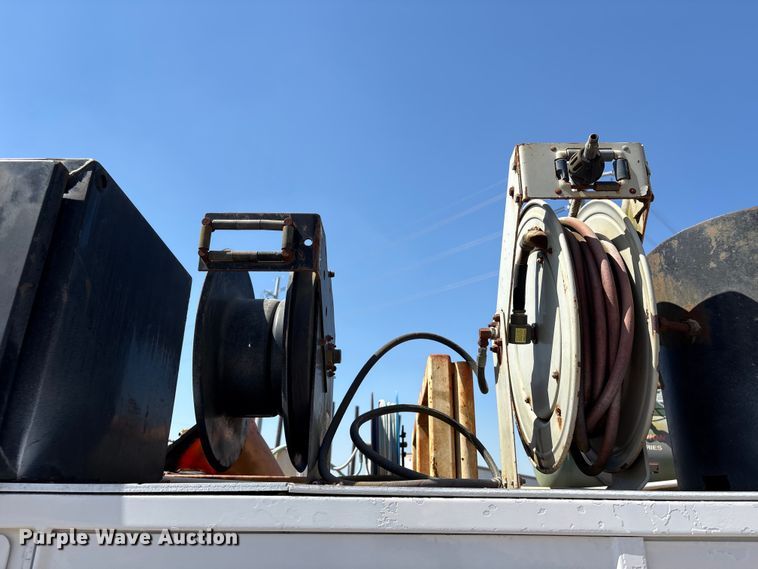 image for item EU7413 2002 International 4700 utility / service truck