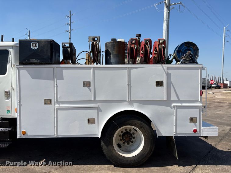 image for item EU7413 2002 International 4700 utility / service truck