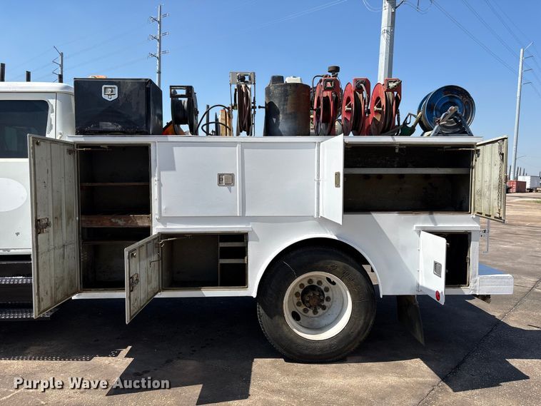 image for item EU7413 2002 International 4700 utility / service truck