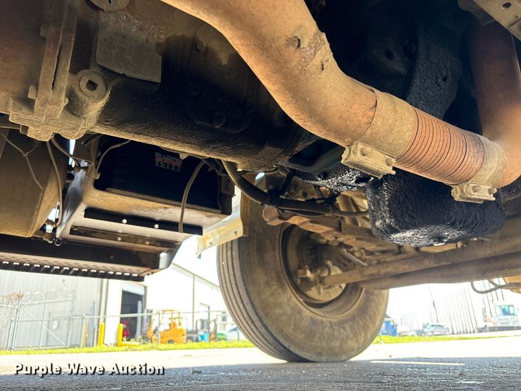 image for item EU7413 2002 International 4700 utility / service truck