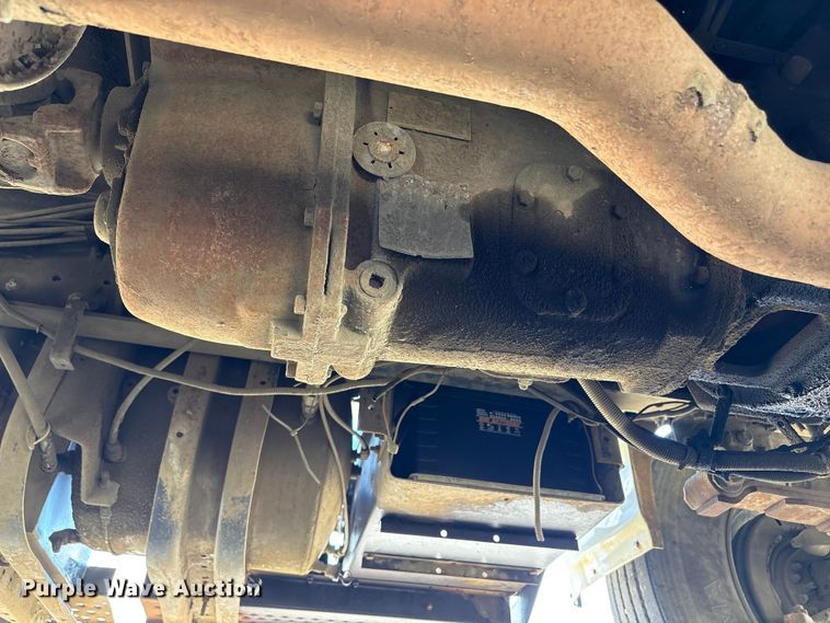 image for item EU7413 2002 International 4700 utility / service truck