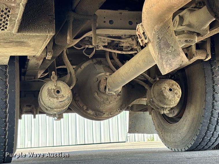 image for item EU7413 2002 International 4700 utility / service truck