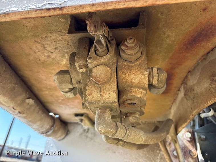 image for item EU7413 2002 International 4700 utility / service truck