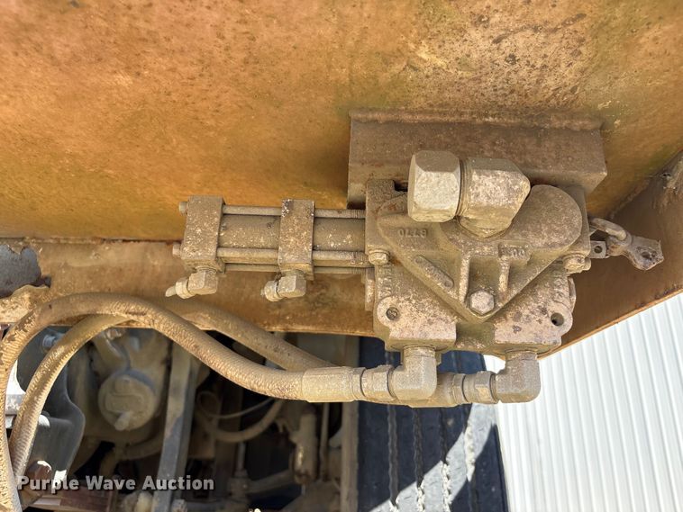 image for item EU7413 2002 International 4700 utility / service truck