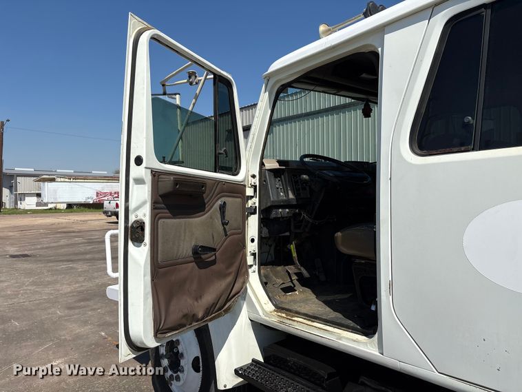 image for item EU7413 2002 International 4700 utility / service truck