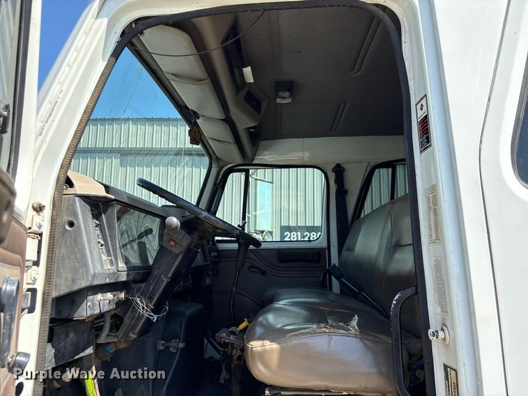 image for item EU7413 2002 International 4700 utility / service truck