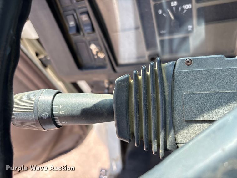 image for item EU7413 2002 International 4700 utility / service truck