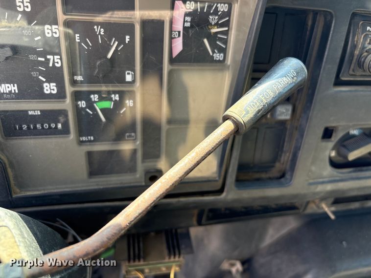 image for item EU7413 2002 International 4700 utility / service truck