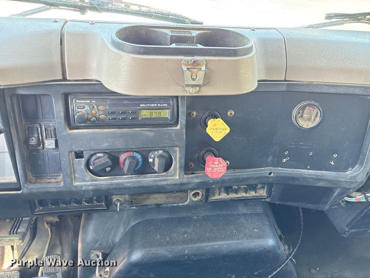 image for item EU7413 2002 International 4700 utility / service truck