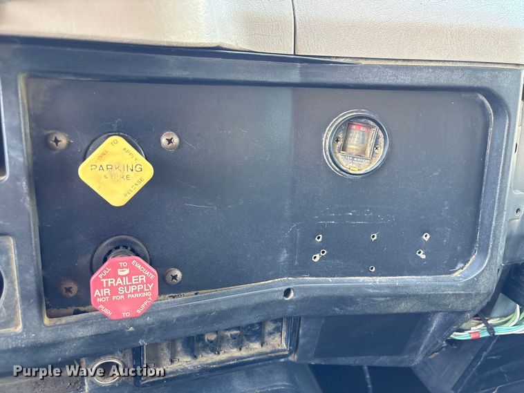 image for item EU7413 2002 International 4700 utility / service truck