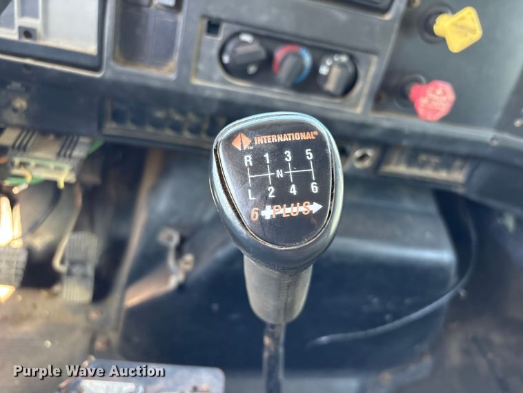 image for item EU7413 2002 International 4700 utility / service truck