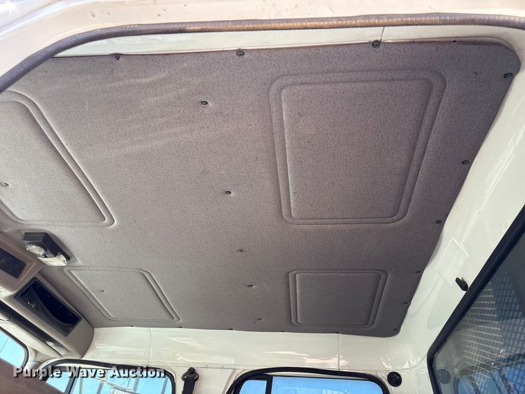 image for item EU7413 2002 International 4700 utility / service truck