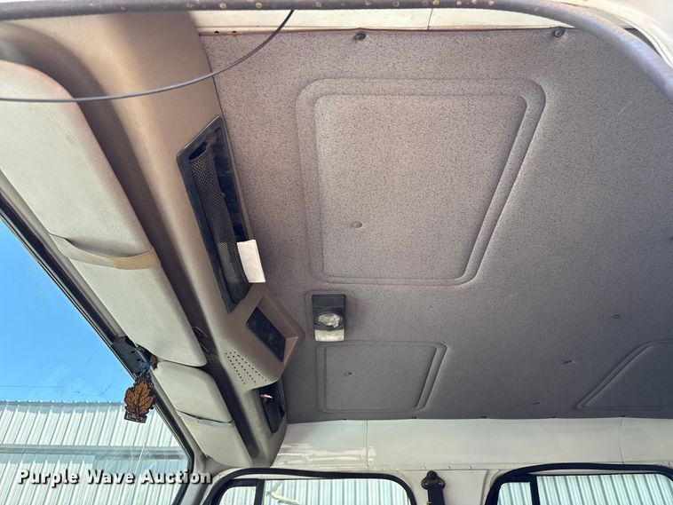 image for item EU7413 2002 International 4700 utility / service truck