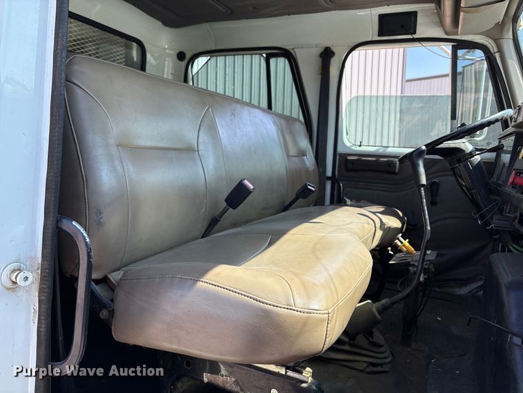 image for item EU7413 2002 International 4700 utility / service truck