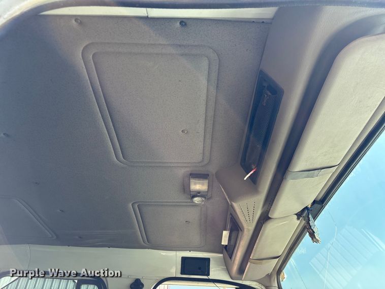 image for item EU7413 2002 International 4700 utility / service truck