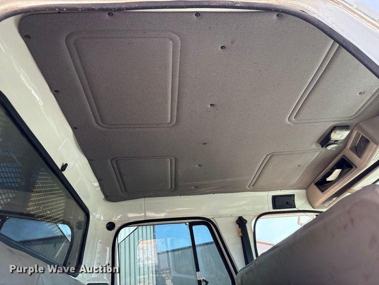 image for item EU7413 2002 International 4700 utility / service truck