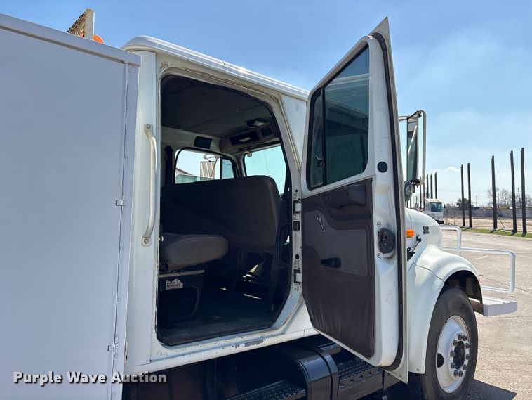 image for item EU7413 2002 International 4700 utility / service truck