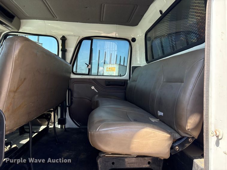 image for item EU7413 2002 International 4700 utility / service truck