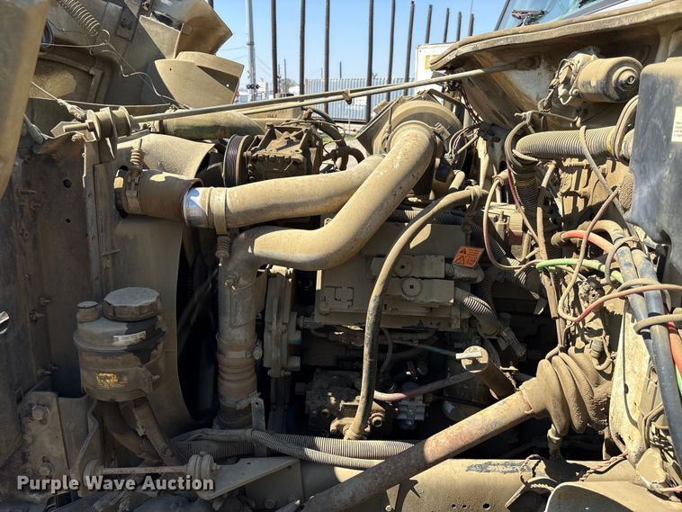 image for item EU7413 2002 International 4700 utility / service truck