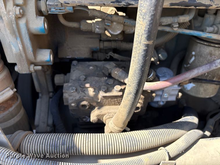 image for item EU7413 2002 International 4700 utility / service truck