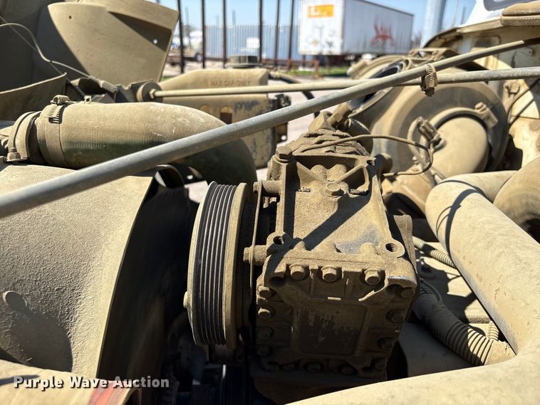 image for item EU7413 2002 International 4700 utility / service truck