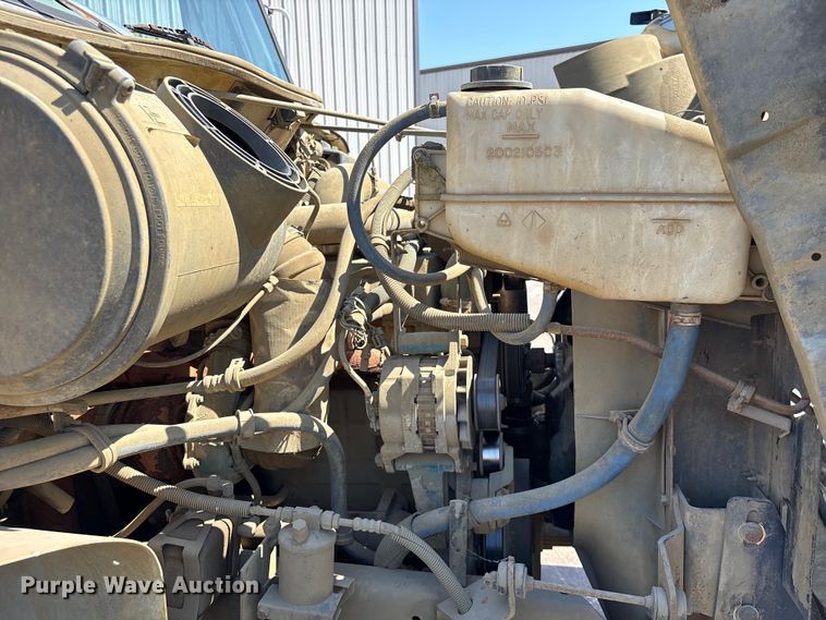 image for item EU7413 2002 International 4700 utility / service truck