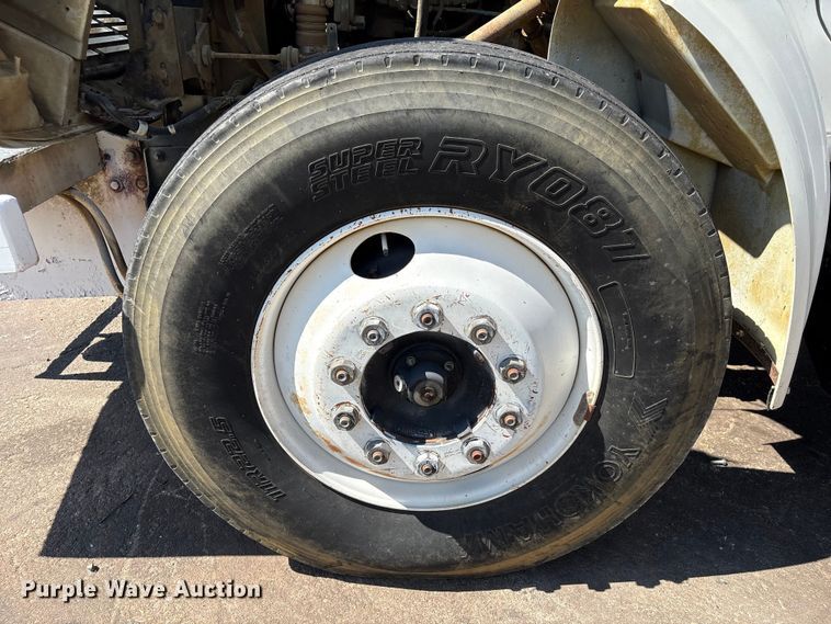 image for item EU7413 2002 International 4700 utility / service truck