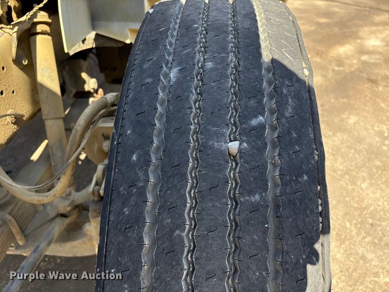 image for item EU7413 2002 International 4700 utility / service truck