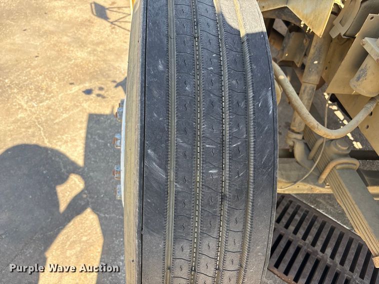 image for item EU7413 2002 International 4700 utility / service truck