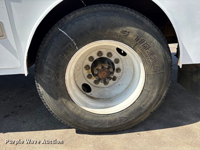 image for item EU7413 2002 International 4700 utility / service truck