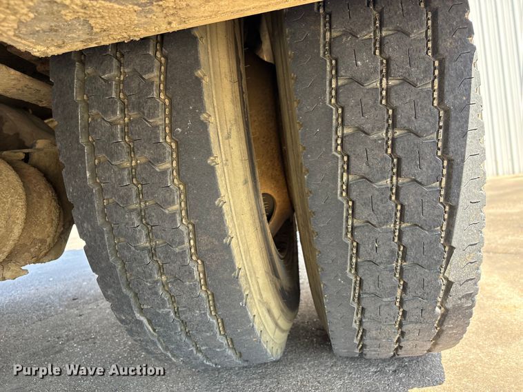 image for item EU7413 2002 International 4700 utility / service truck