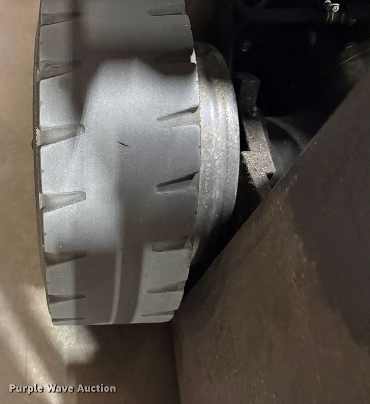 image for item EU8586 2017 UniCarriers CFS40 forklift