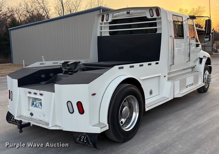 image for item EV2741 2009 International DuraStar 4400 SBA LP Crew Cab flatbed truck