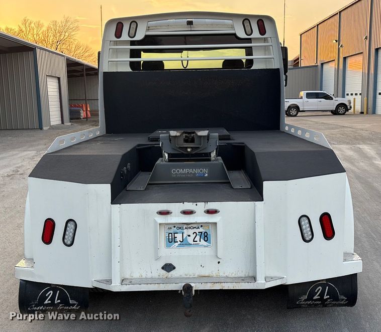 image for item EV2741 2009 International DuraStar 4400 SBA LP Crew Cab flatbed truck