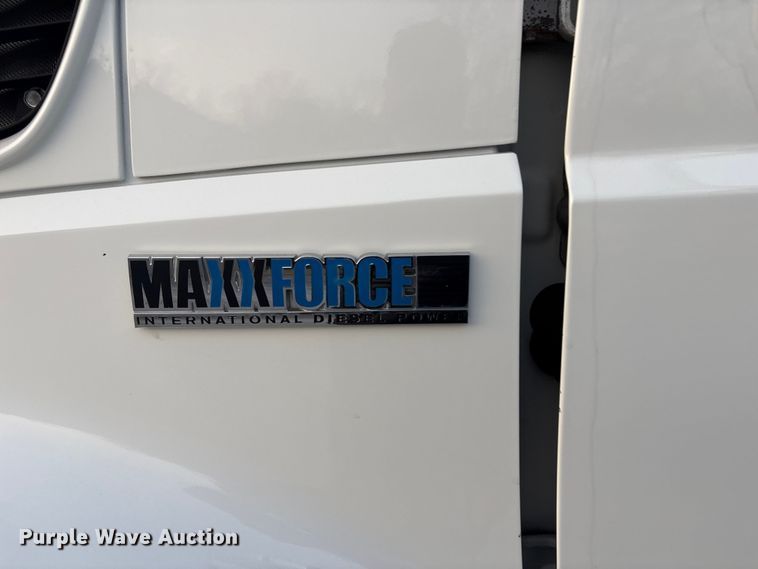 image for item EV2741 2009 International DuraStar 4400 SBA LP Crew Cab flatbed truck