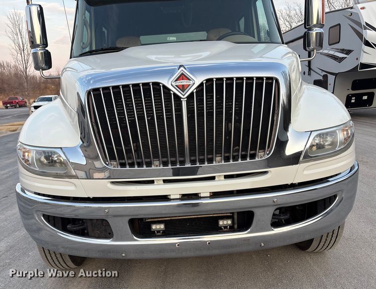 image for item EV2741 2009 International DuraStar 4400 SBA LP Crew Cab flatbed truck