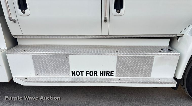 image for item EV2741 2009 International DuraStar 4400 SBA LP Crew Cab flatbed truck