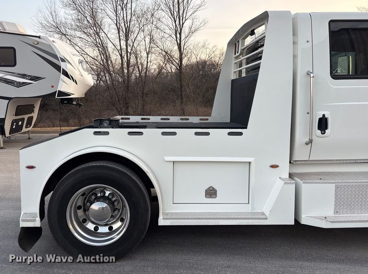 image for item EV2741 2009 International DuraStar 4400 SBA LP Crew Cab flatbed truck