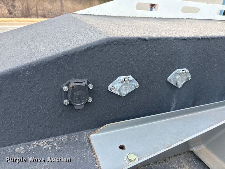 image for item EV2741 2009 International DuraStar 4400 SBA LP Crew Cab flatbed truck