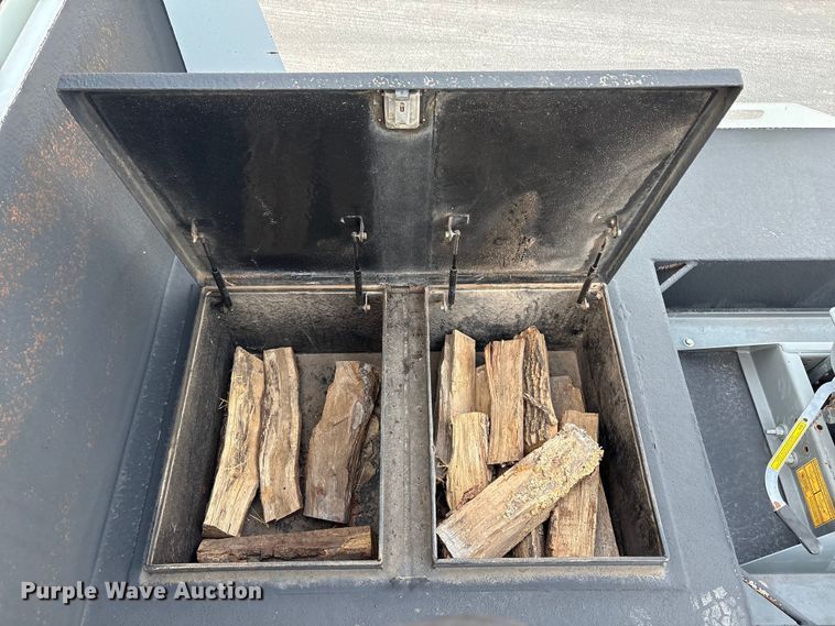 image for item EV2741 2009 International DuraStar 4400 SBA LP Crew Cab flatbed truck