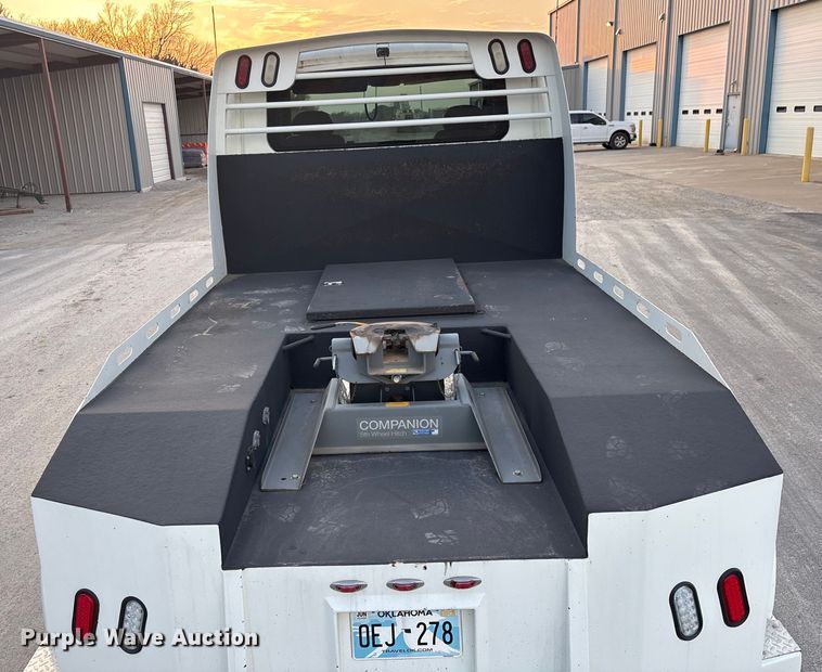 image for item EV2741 2009 International DuraStar 4400 SBA LP Crew Cab flatbed truck