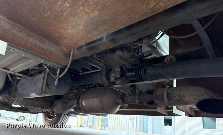 image for item EV2741 2009 International DuraStar 4400 SBA LP Crew Cab flatbed truck