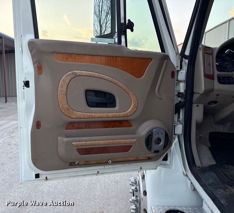 image for item EV2741 2009 International DuraStar 4400 SBA LP Crew Cab flatbed truck